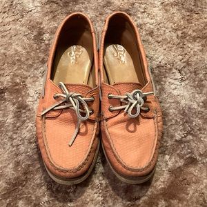 Coral sperrys